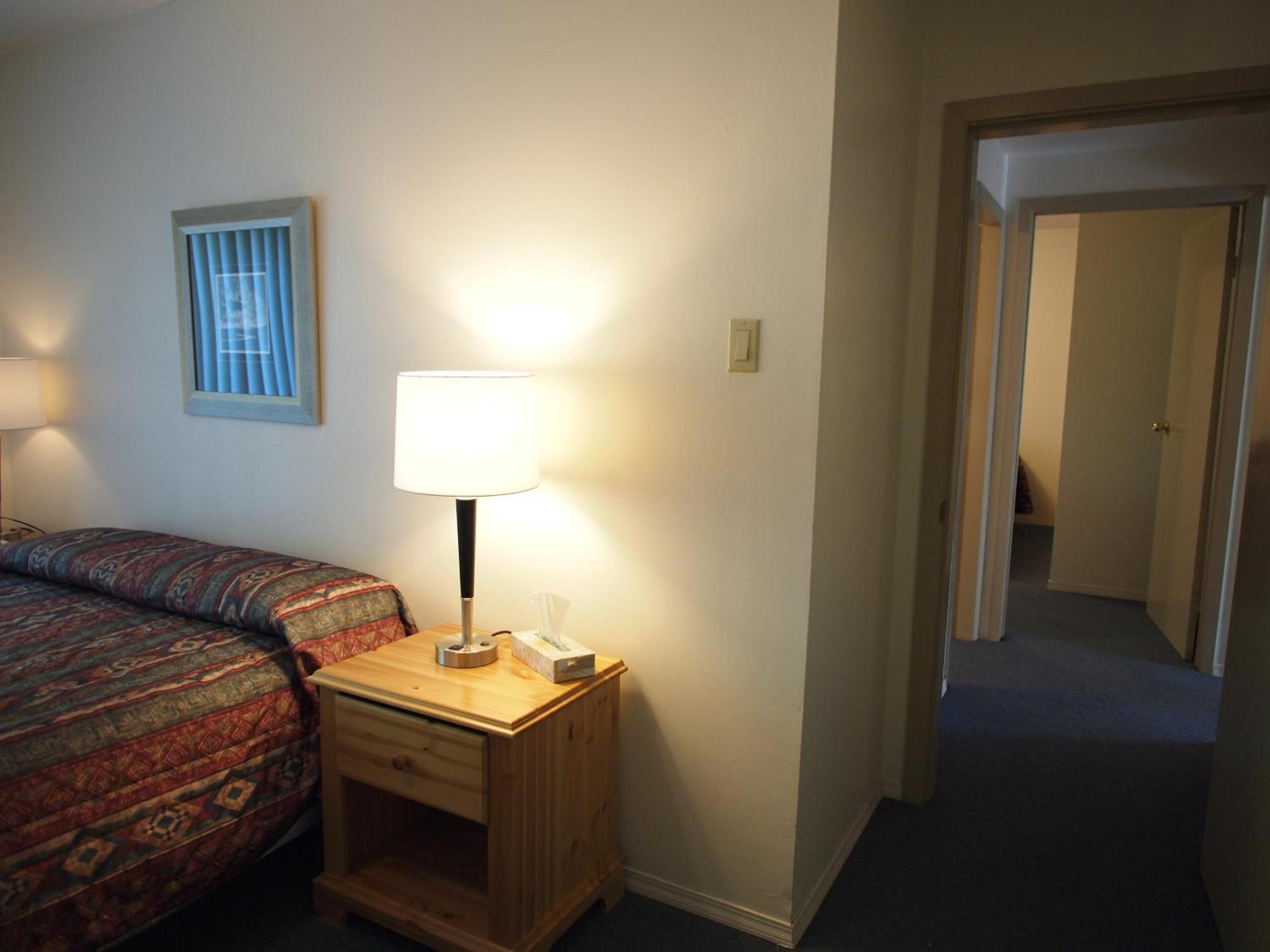 Whale'S Tail Guest Suites Уклуелет Екстериор снимка