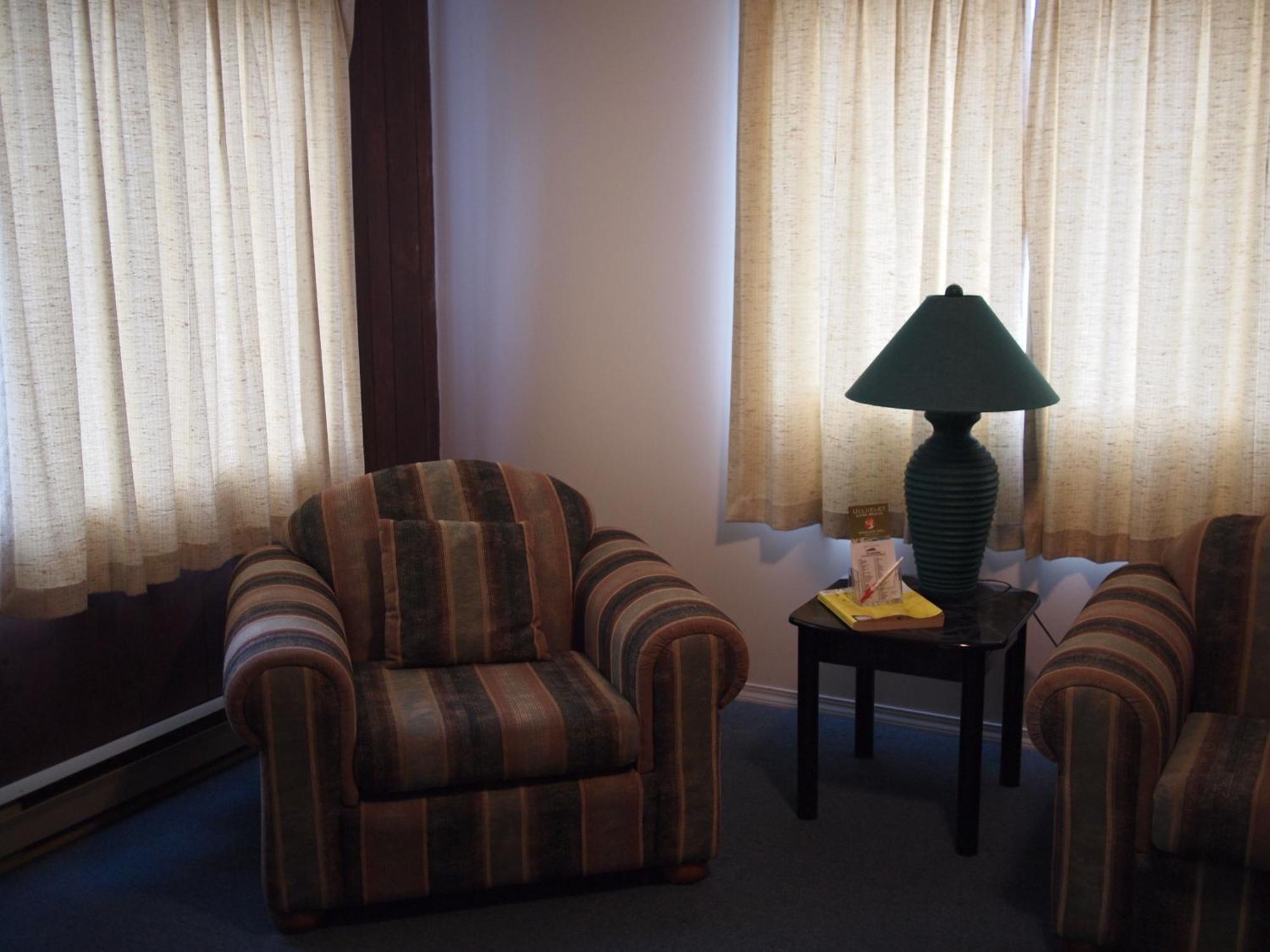 Whale'S Tail Guest Suites Уклуелет Екстериор снимка
