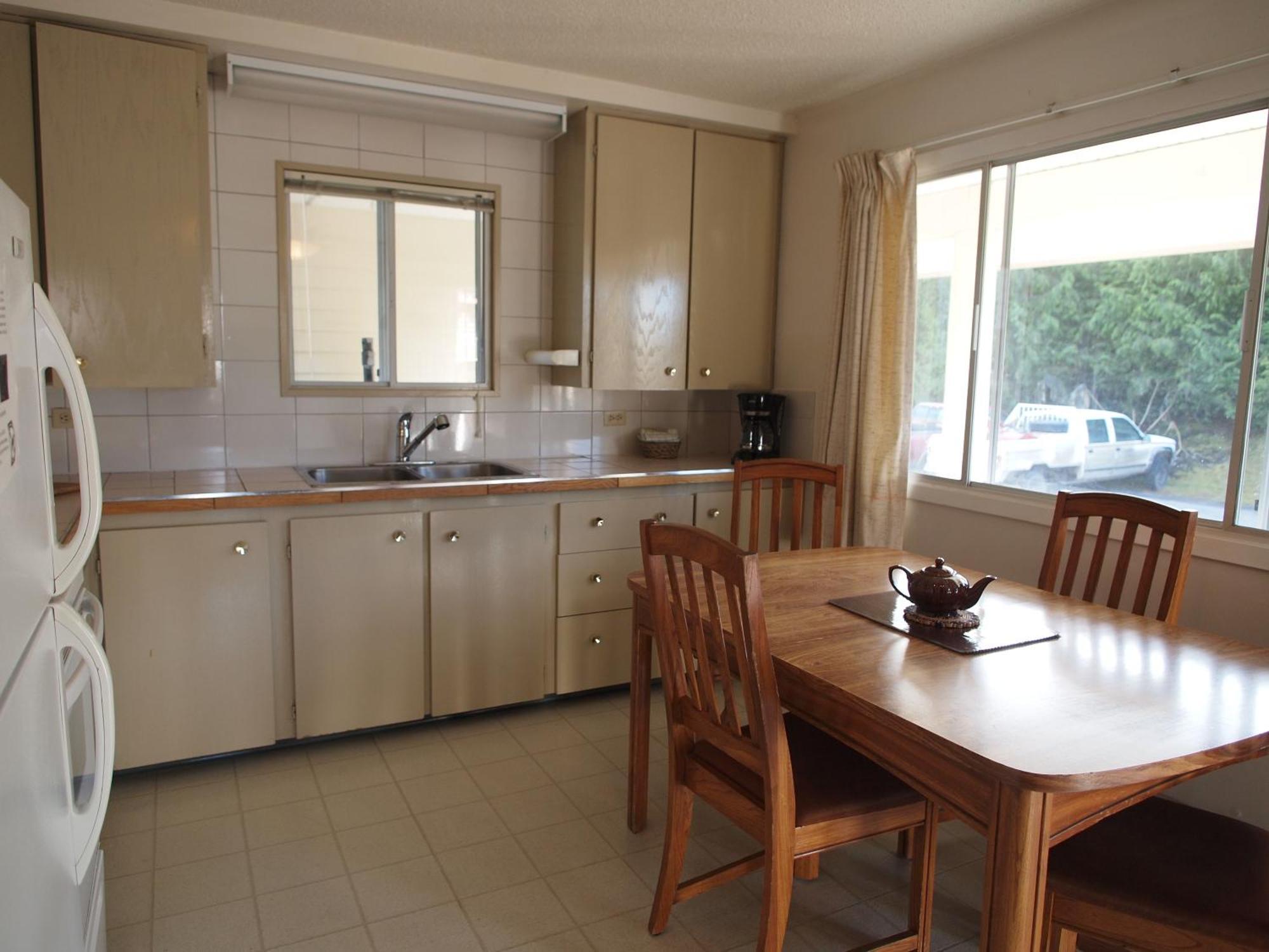 Whale'S Tail Guest Suites Уклуелет Екстериор снимка