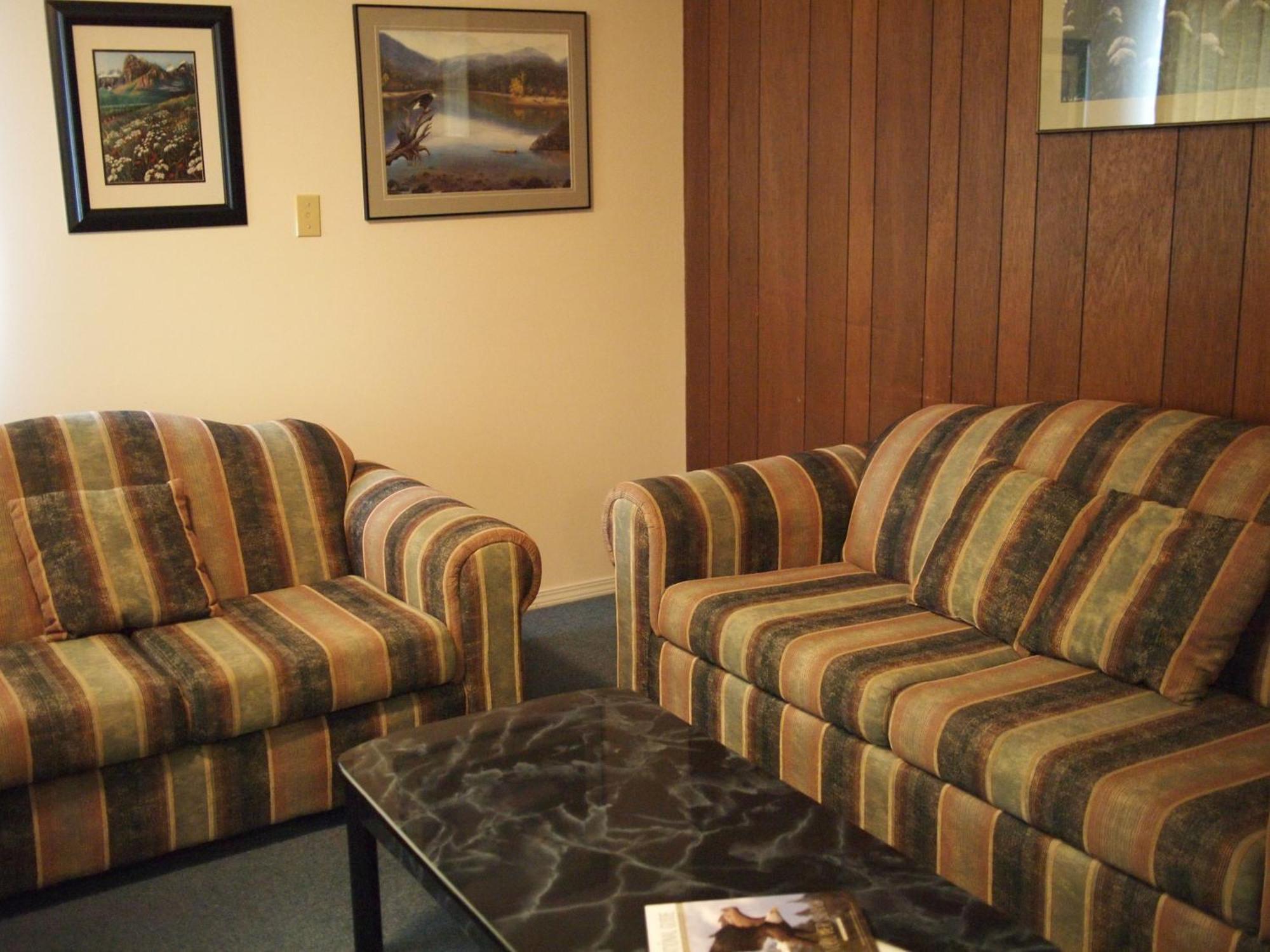 Whale'S Tail Guest Suites Уклуелет Екстериор снимка