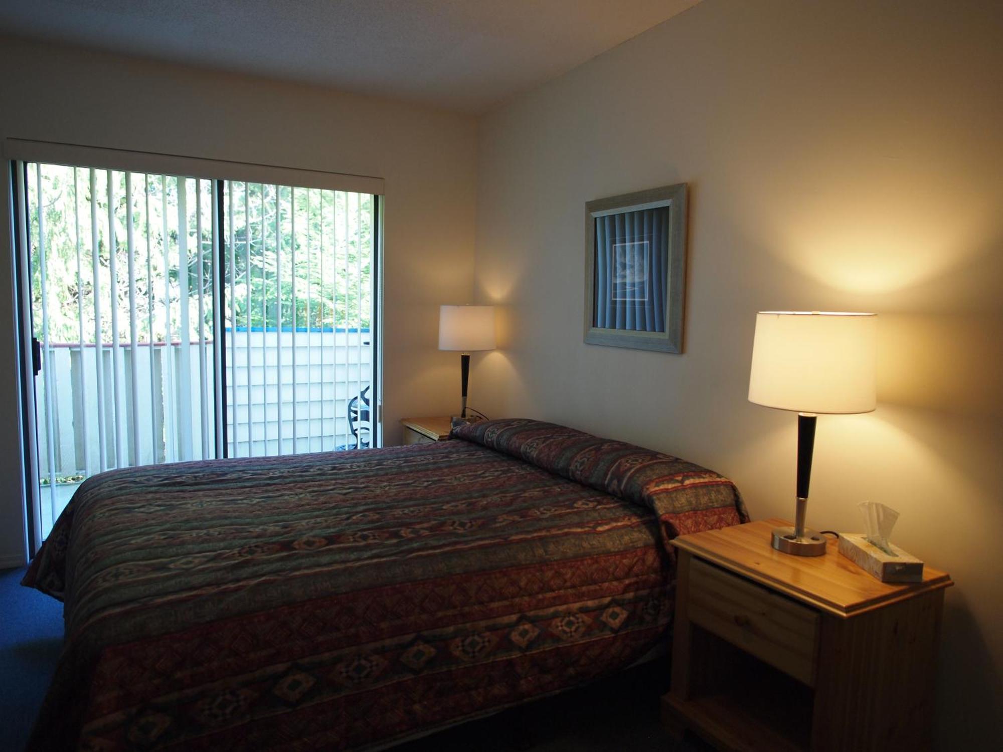 Whale'S Tail Guest Suites Уклуелет Екстериор снимка