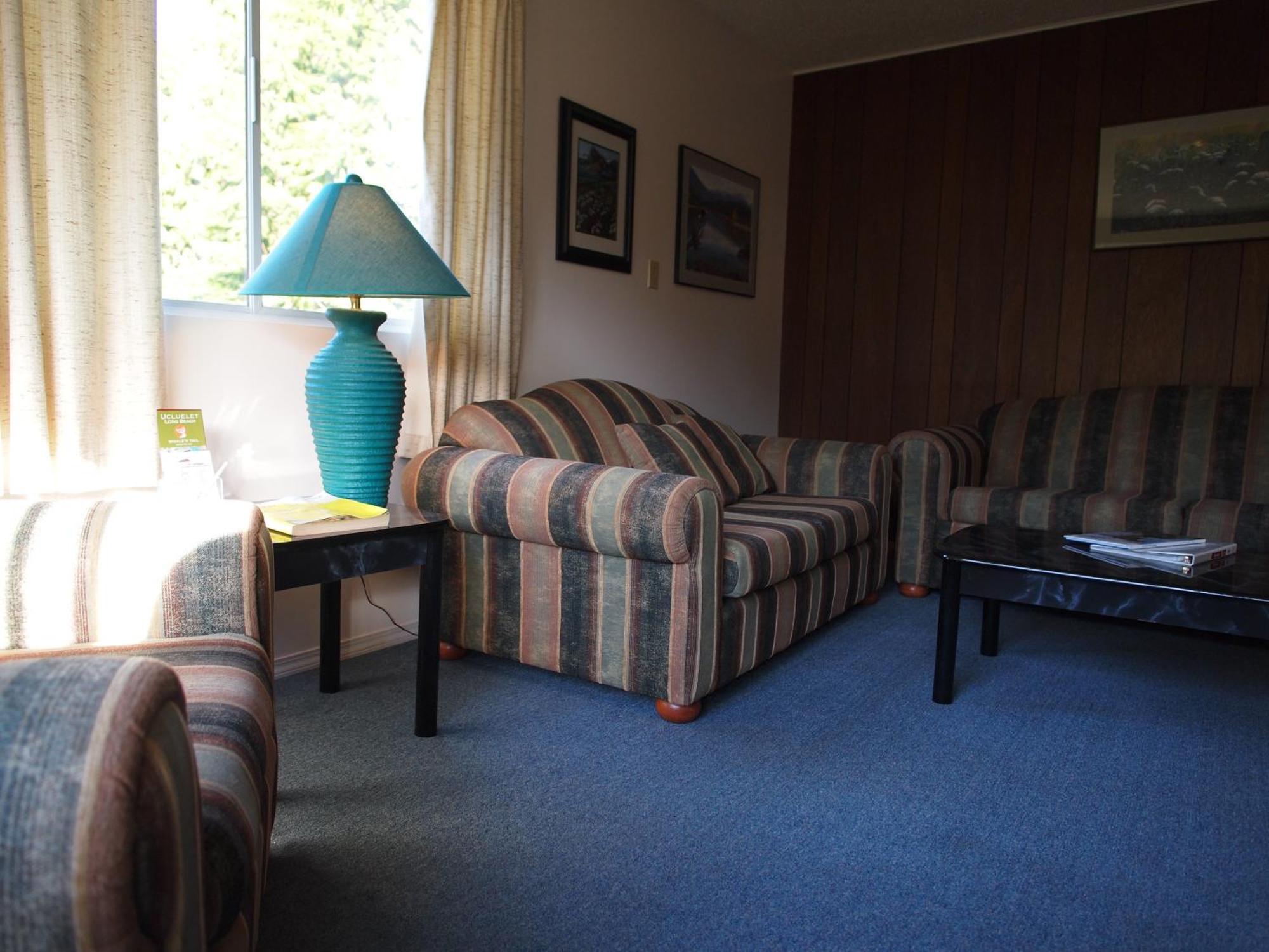 Whale'S Tail Guest Suites Уклуелет Екстериор снимка