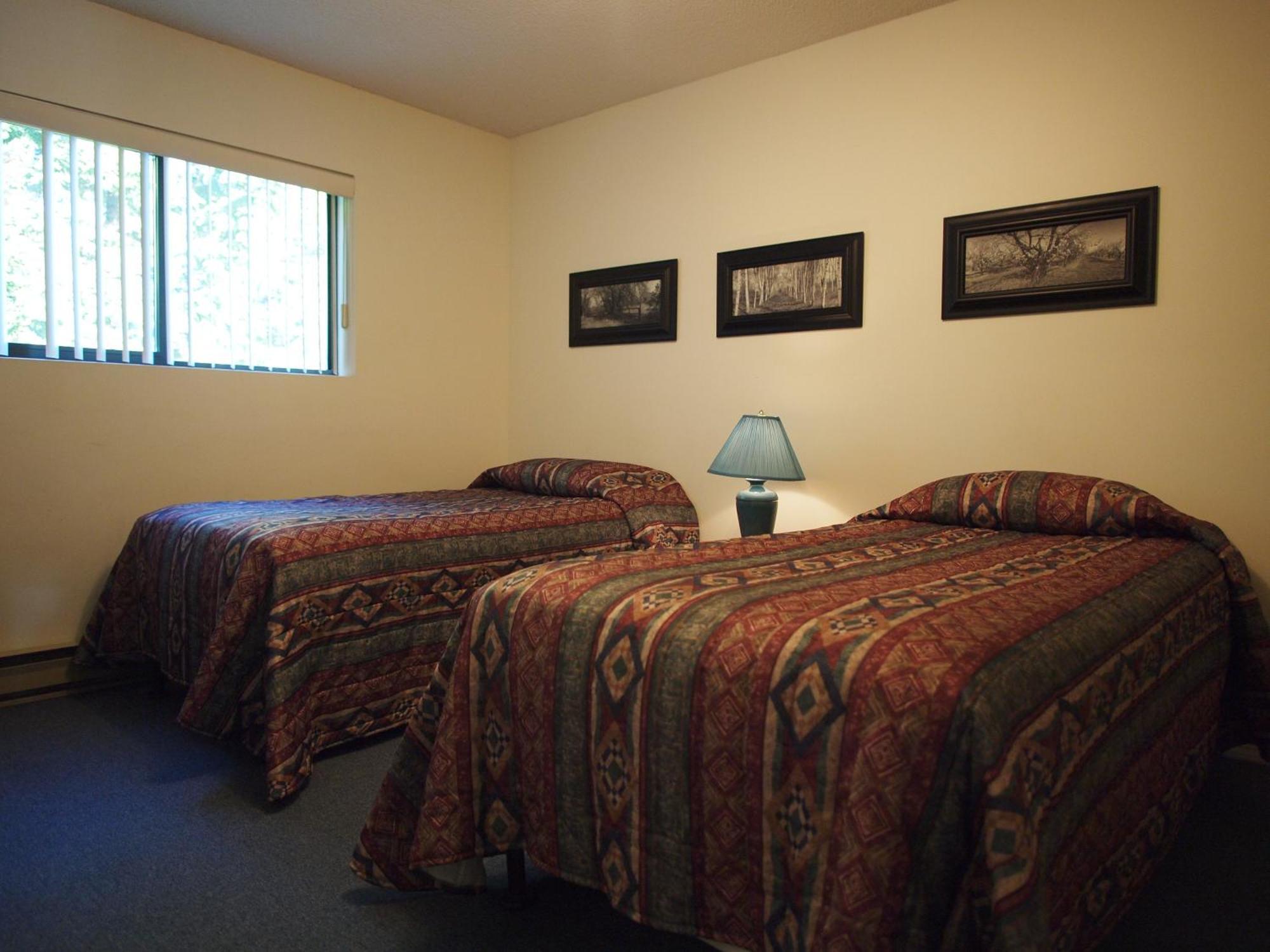 Whale'S Tail Guest Suites Уклуелет Екстериор снимка