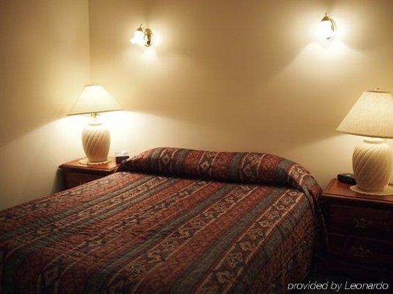 Whale'S Tail Guest Suites Уклуелет Стая снимка